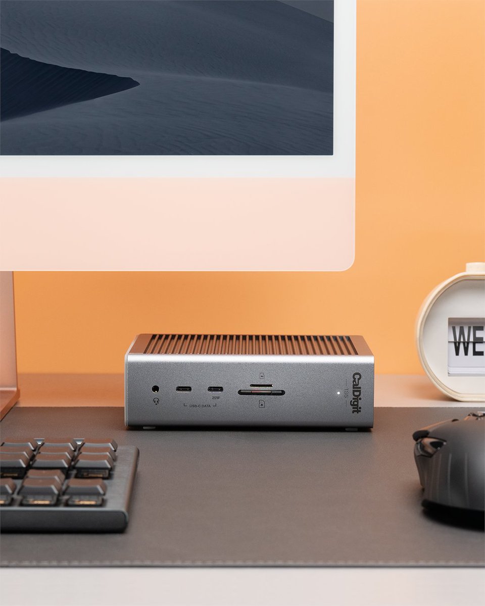CalDigit's tweet photo. Clean up your desk with the TS5. https://t.co/cyEMXtfuGM