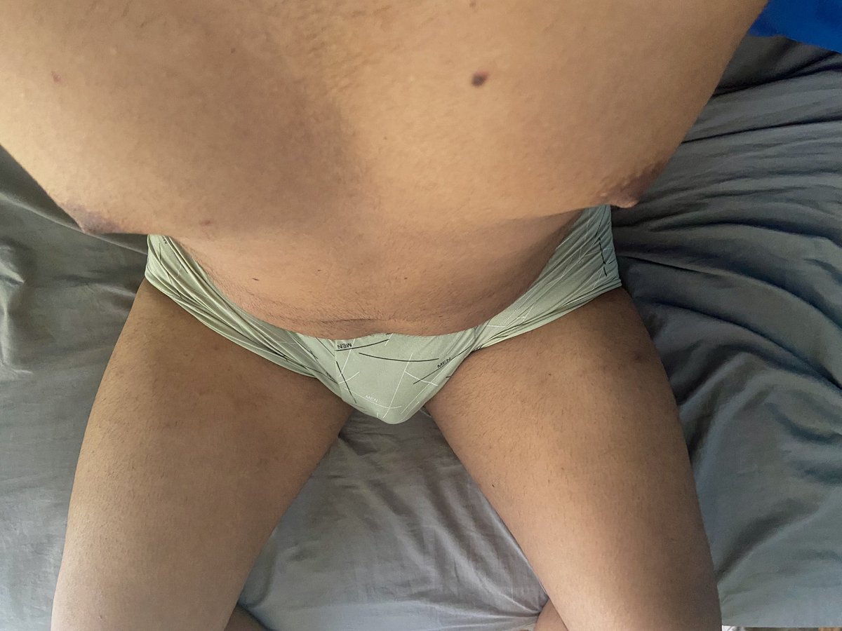 VibrandoXD's tweet photo. Te odio, maldito calor 🥵 https://t.co/SsgDs3I23u