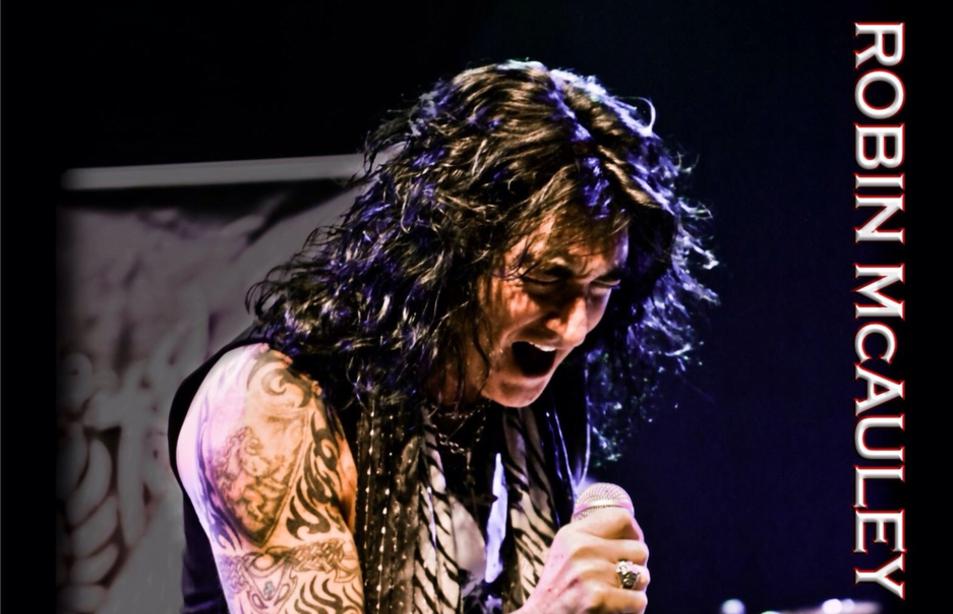 NovelonesROCK's tweet photo. No se valora lo suficiente al cantante Robin McAuley y está al nivel de Jeff Scott Soto o Joe Lynn Turner.

Tanto que el ego de Michael Schenker le cedió un lugar en la marca MSG.

Luego de su inmensa carrera, sigue activo y sus álbumes recientes son muy buenos. https://t.co/rxKiq0vfMB