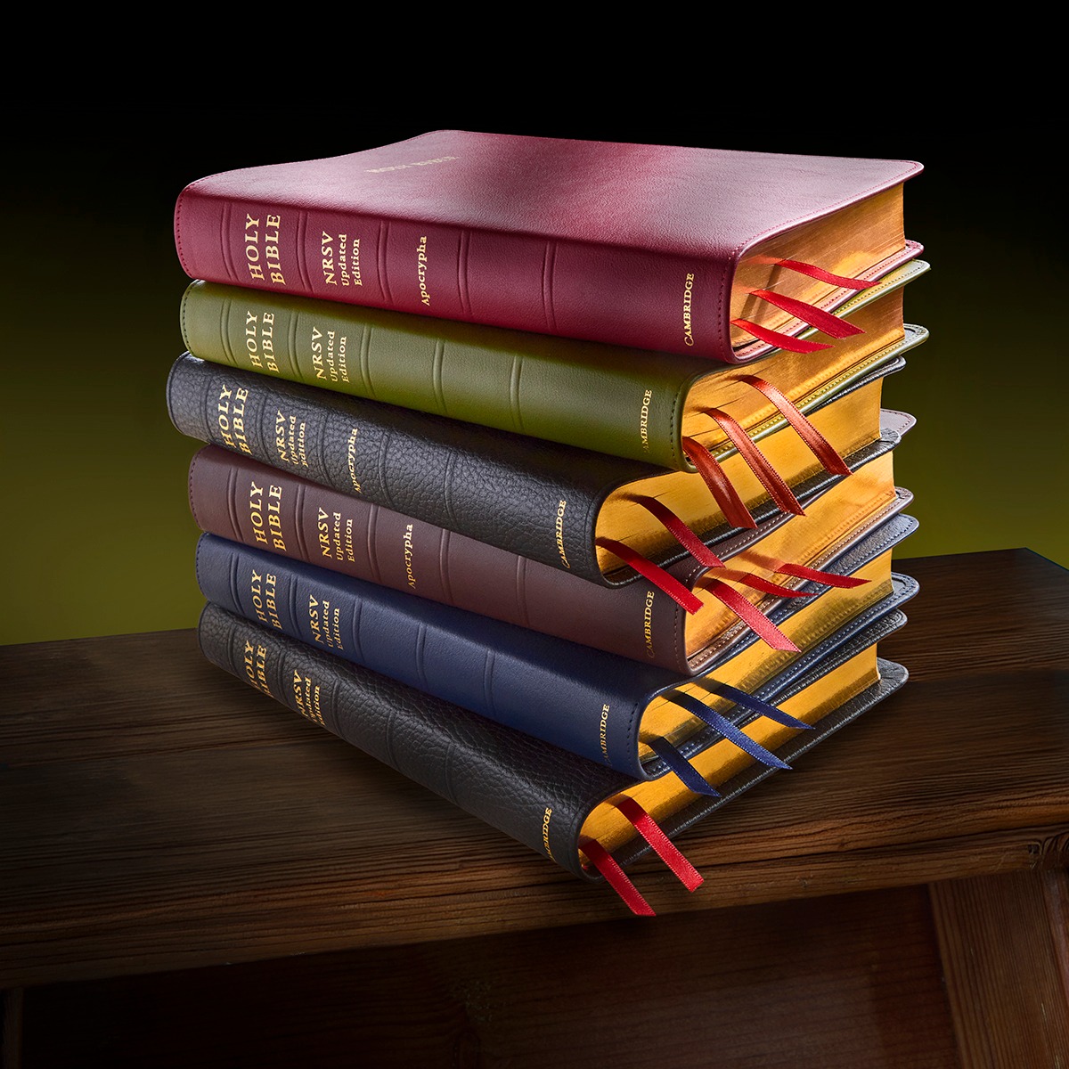 timwildsmith's tweet photo. Cambridge just released a new edition of one of their most underrated Bibles… and honestly, I think this might be the perfect middle ground in their premium reference line. 📚 I'll share more in a new video on Monday. https://t.co/N1b1ZyyHu6