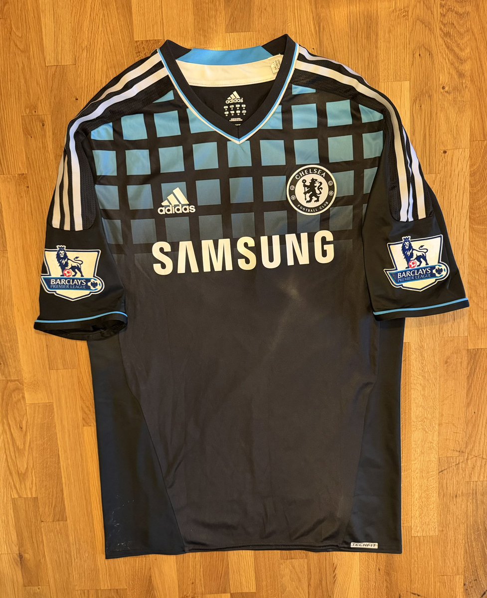 Kitfix1's tweet photo. New arrivals! 

Cahill worn vs City
Essien worn vs Villa

Nice little duo to add to the collection! Essien worn in the boxing game draw 4-4 vs Villa which was my second game I went to! https://t.co/qAKiuEqpNJ