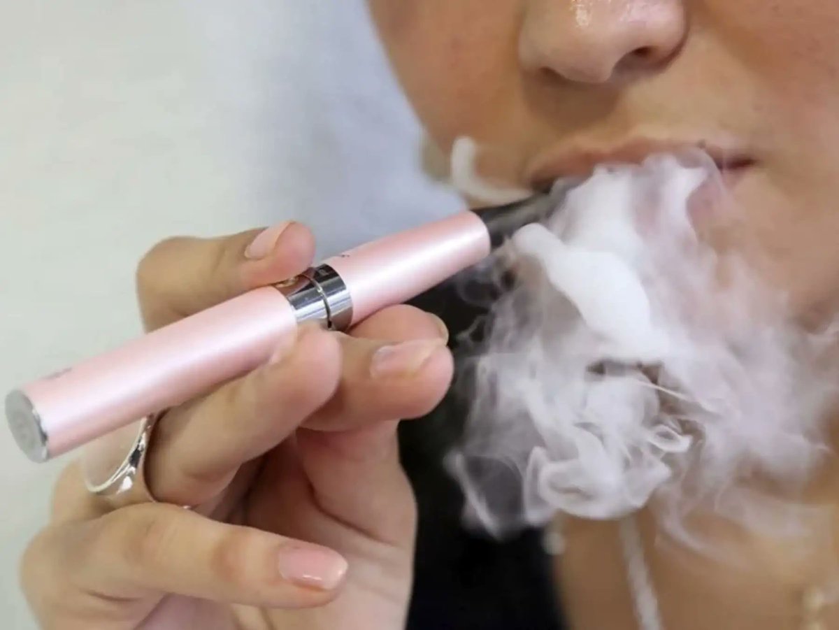 Agencia_Andina's tweet photo. ⚠️Instituto Nacional de Enfermedades Neoplásicas (INEN)  jóvenes que vapean ya presentan lesiones en mucosa respiratoria👉 https://t.co/ee4BmiJSuT https://t.co/XvSan8mbSP