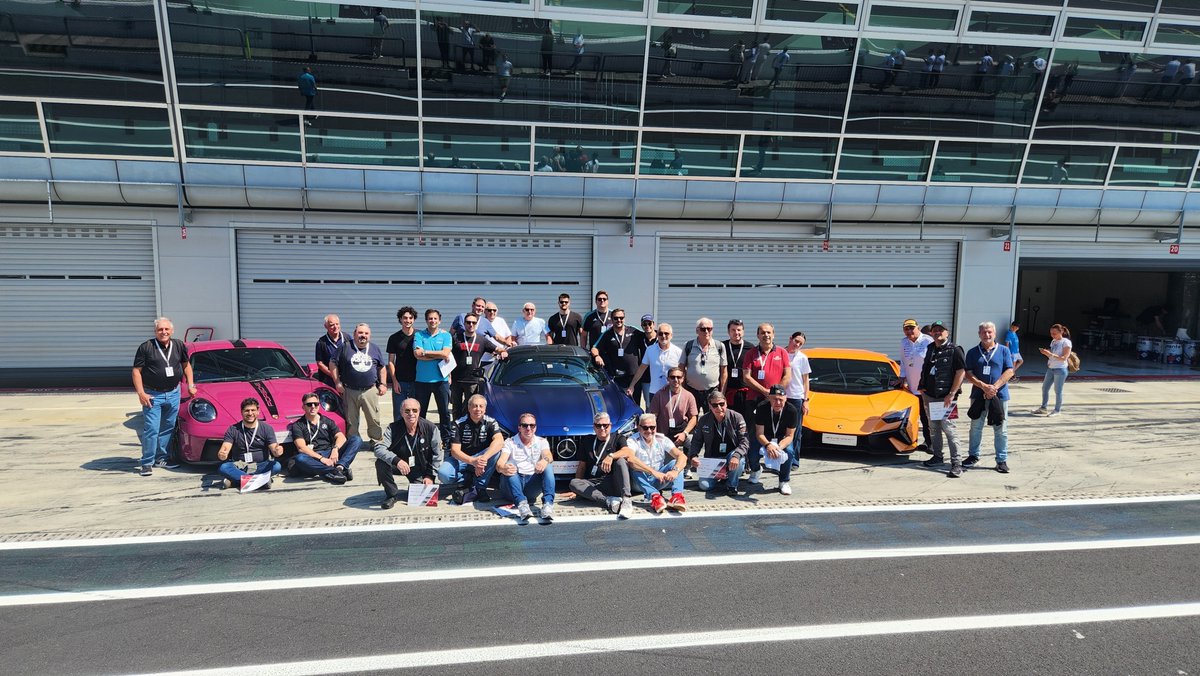 msacan2's tweet photo. Italia Petrolhead Tour empezó con todo. 
32 pasajeros
4 vans
8 museos
4 fábricas
1 Centro de Diseño
Manejo de supercars en Monza
Evento Fuori Concorso
Evento Concorso d'Eleganza Villa d'Este
Milán, Módena, Maranello, Bolonia, Torino y Costa de Liguria
2000 km de pura pasión! https://t.co/HyorJwO8Ip