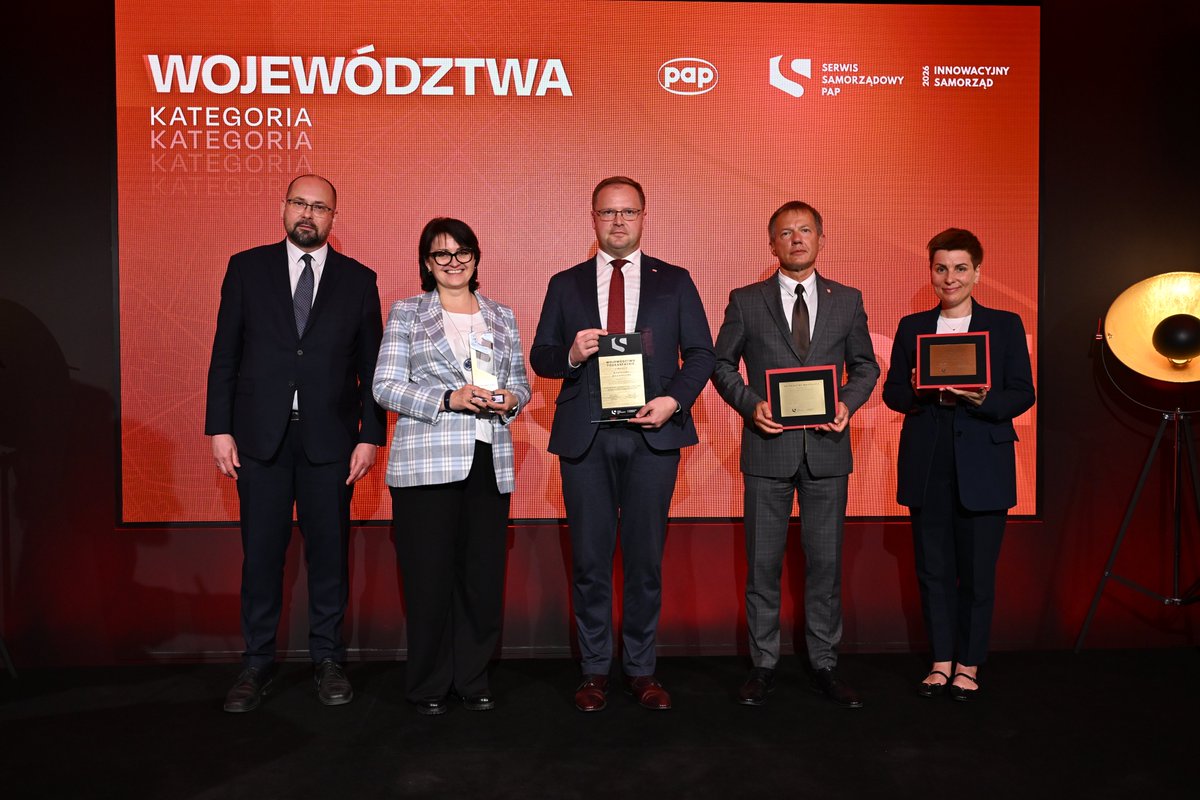 PRegiony's tweet photo. Województwo łódzkie zwycięzcą VII edycji konkursu „Innowacyjny Samorząd” @PAPsamorzad w kategorii województw.
🥇 @lodzkiePL – Komunikacja Autobusowa
🥈 @GoPodkarpackie  – Regionalny Model Ruchu
🥉 @LubieTuByc  – Fundusz Filmowy 
Wyróżnienia: @malopolskaPL @PomZachodnie https://t.co/QiY8ppV0QR