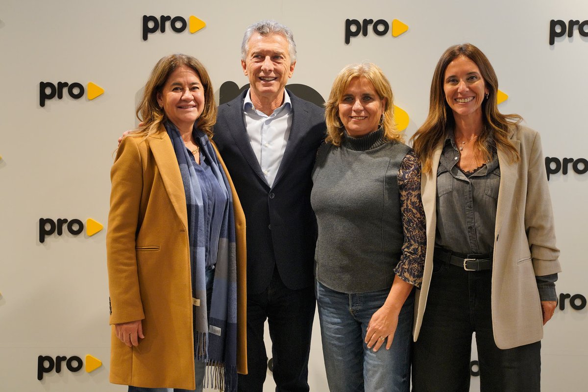Carlota_PRO's tweet photo. Participamos del encuentro federal de legisladores del PRO con Mauricio Macri.  Reafirmamos  el valor de sostener nuestras ideas con coherencia con gestión y transparencia. #Somoselpróximopaso 💪 https://t.co/WuW3Xgk8zH