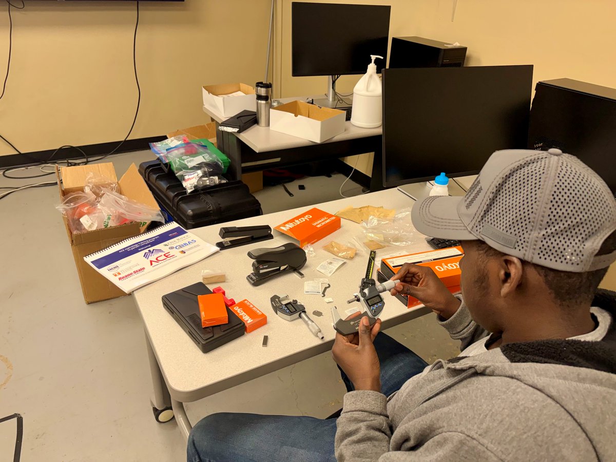 roanestate's tweet photo. The Roane Co Campus hosted an @AmerCuttingEdge Metrology Bootcamp today in partnership with @iacmihq. Students learned all about tools and methods for measurement. These sessions provide the skills needed to answer the call for more machine tool professionals across the country. #RoaneState #WorkforceDevelopment 📐