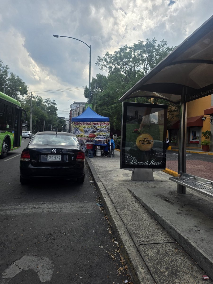 gojaroz's tweet photo. @OVIALCDMX @UCS_GCDMX buenas tardes, lo de siempre vehículos obstruyendo el parabus en Av Barranca del Muerto y Miguel Ocaranza col Merced Gómez @AlcaldiaAOfavor Nos apoyan https://t.co/1t4DGCCeHN
