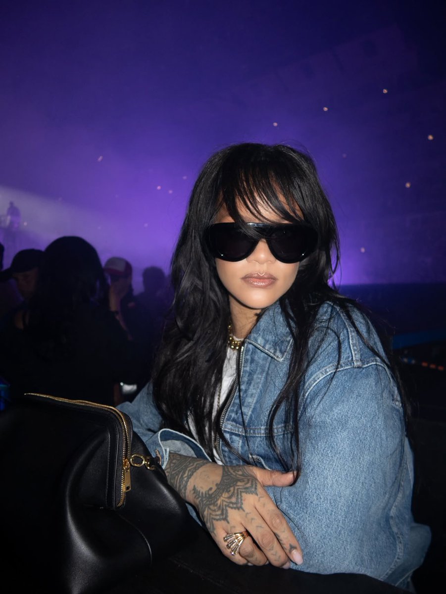 FentyHeadlines's tweet photo. Rihanna with Riot at A$AP Rocky's “DON'T BE DUMB” Tour last night in Chicago 🥹

📸: postpunklouie (IG)
🎥: nobodyshoot (TT) https://t.co/9z11fercsr