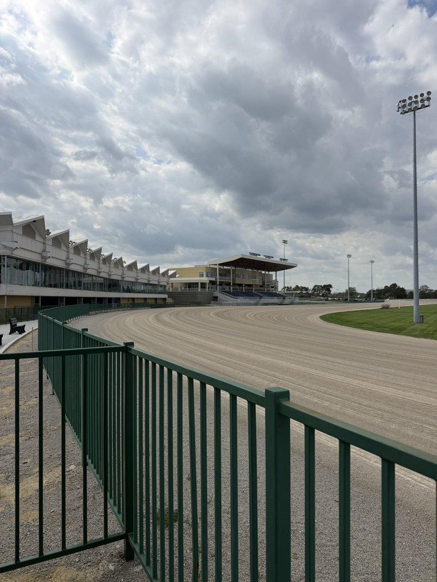 SciotoRacing's tweet photo. 𝐋𝐈𝐕𝐄 𝐑𝐀𝐂𝐈𝐍𝐆

🐴 15 races
⏰ post time 5:15 pm 
💥 Track listed as fast 

❌ SCR 8-6

Free program pages ➡️ https://t.co/NZME8p8XG4…

#SciotoPays #ASummerToRemember https://t.co/QANANsfcD0