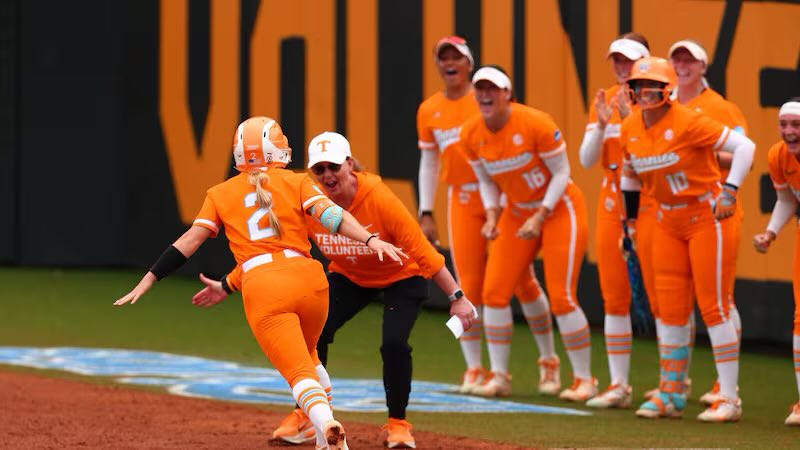 CHANNEL_TN_'s tweet photo. Lady Vols take down Texas on day 1 of the WCWS https://t.co/azsBsSQx66