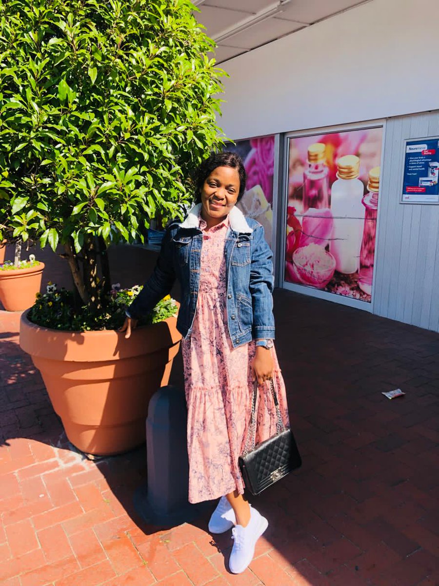 MessageProds's tweet photo. PAGE ROSE
_____________
Ce 28 mai, nous célébrons une année de plus de madame Ruth Sefu Zakola, épouse de notre bien-aimé Freddy Zakola 🎂 https://t.co/Cd25Bc2MYq