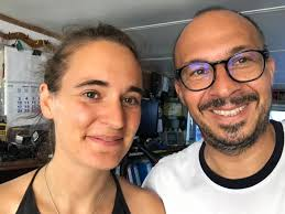 x810990's tweet photo. ULTIMORA A #4DISERA
L'Onorevole @davidefaraone - quello che fa i selfie con la #Rackete che ha appena speronato la motovedetta della @GDF nell'intendo di sbarcare clandestini in Italia - ha appena affermato che il Governo #Meloni fa entrare nel nostro Paese troppi migranti.
Ora ditemi voi con chi abbiamo a che fare!!!!!!