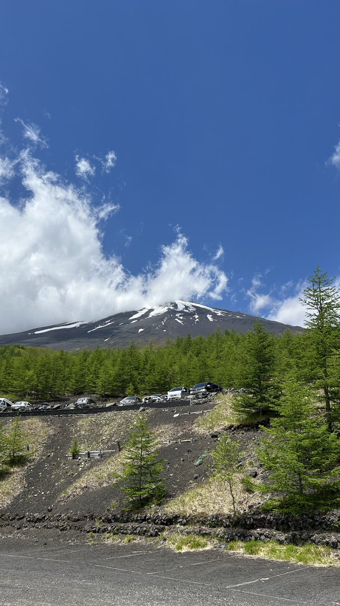 ke0951_cycle's tweet photo. 今日は先回りして富士山に🗻
馬返し以降は、ハイエースのアクセルを床まで踏み抜いても原付かと思うような非力さでしか加速せず、このコースの勾配のヤバさを痛感しました😇 https://t.co/cSlM0Ilwxx