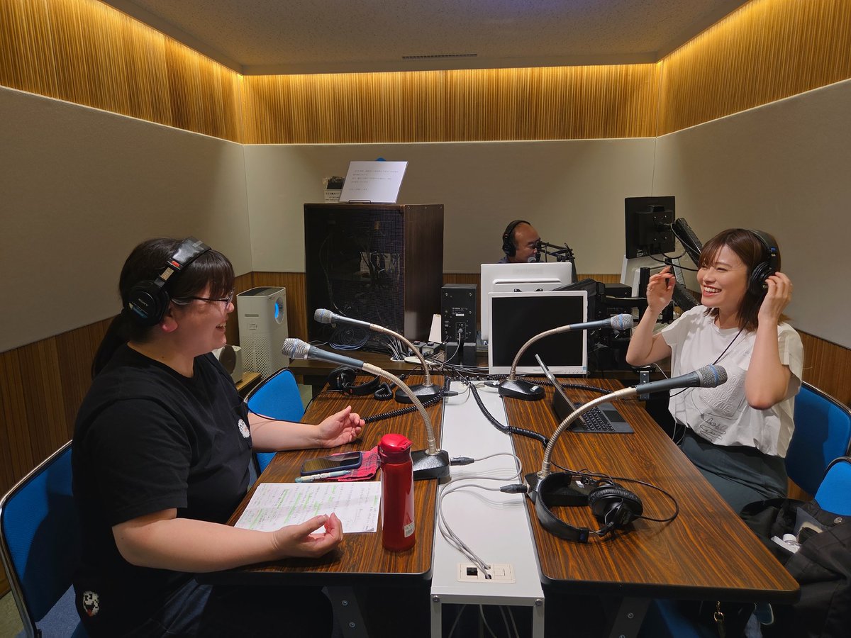 hiromin_ohno's tweet photo. 今夜は21:30〜特別番組📻️
ゲストは、ロックバンドDen-Lockの「ほんだかおり」さんです。
ナナコライブリーFMでパーソナリティーも務めていらっしゃいます😎

みんなきいてね☺️

▼ナナコライブリーFM
『#ラジぽて縁結び BREW-UPひろみんティータイム』5/29(金)21:30
https://t.co/zChDVod54j https://t.co/ftlWKPW5Nc