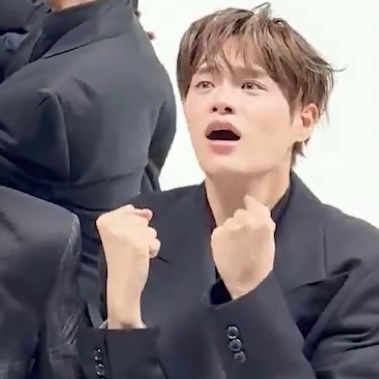 LQ_daehwi's tweet photo. Work ➡️ Home https://t.co/awE32uYxQw