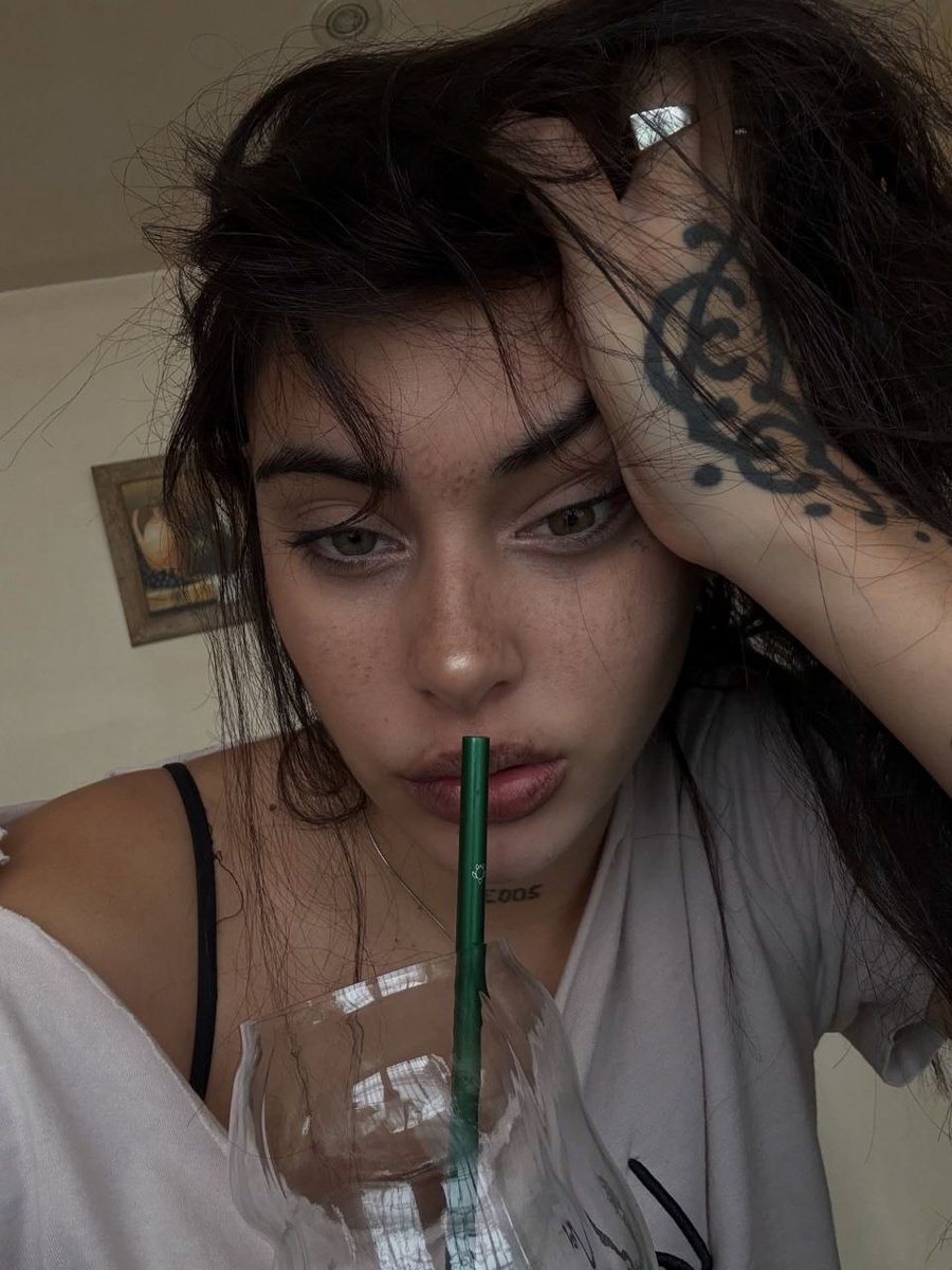 𝐒𝐨𝐟𝐢𝐚. tweet media