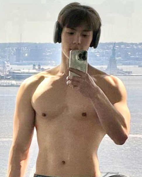 suhojinyoung's tweet photo. when shownu posted these in 2024 https://t.co/NINC0EYift