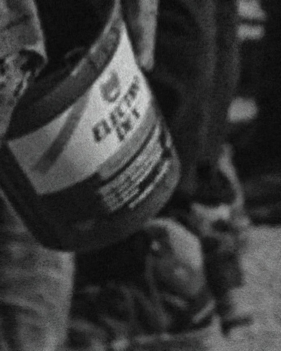 itsyflowerfire's tweet photo. @asonflower What does the bucket say? https://t.co/Mfrp3L3HIV