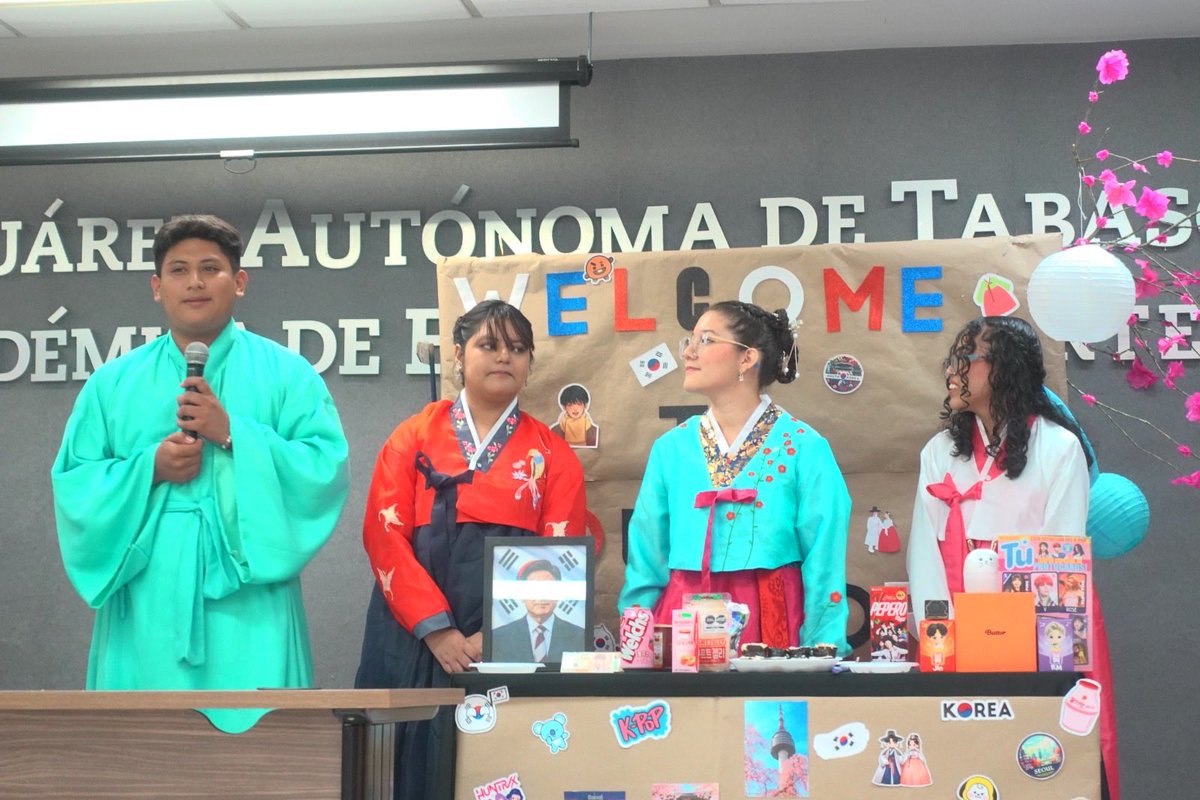 daea_ujat's tweet photo. Esta tarde se llevó a cabo el evento de evaluación final realizado por estudiantes del 2do. semestre de la Licenciatura en Idiomas, como parte de la asignatura Habilidades del Pensamiento, impartida por la Mtra. Manira Guadalupe Pérez López. https://t.co/sSnbu73SqG
