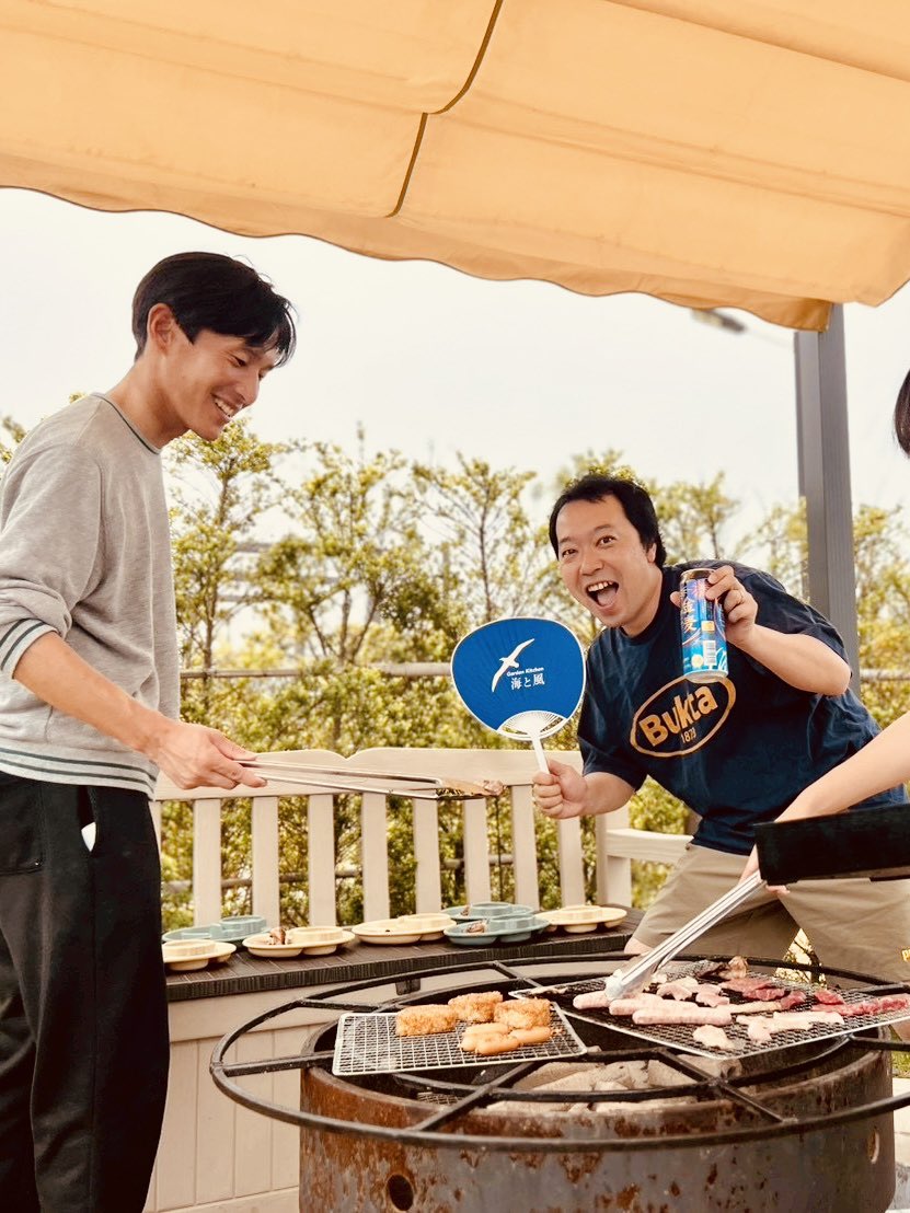 stepman_sendai's tweet photo. おはようございます(*ｐω-)｡O゜
昨日は年に数回の、営業所休業日でしたので～...
事務所メンバー数人で、急遽開催BBQ(*´ω｀*)🍖
美味しかった(,,•﹏•,,)
買い出し面倒くさくて、手ぶらセット注文しちゃいました😳
#企業公式相互フォロー #企業公式さんと繋がりたい #宮城 #仙台 #バーベキュー #spuj https://t.co/tZggipVFc0