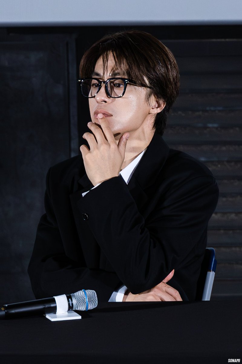 Decemv9's tweet photo. 아 얼굴 기살아
소녀들 기살려쥬는 45세 https://t.co/QLaLJLgL0M