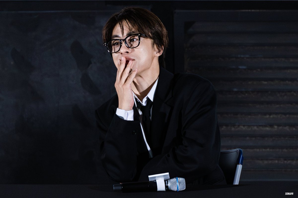 Decemv9's tweet photo. 아 얼굴 기살아
소녀들 기살려쥬는 45세 https://t.co/QLaLJLgL0M