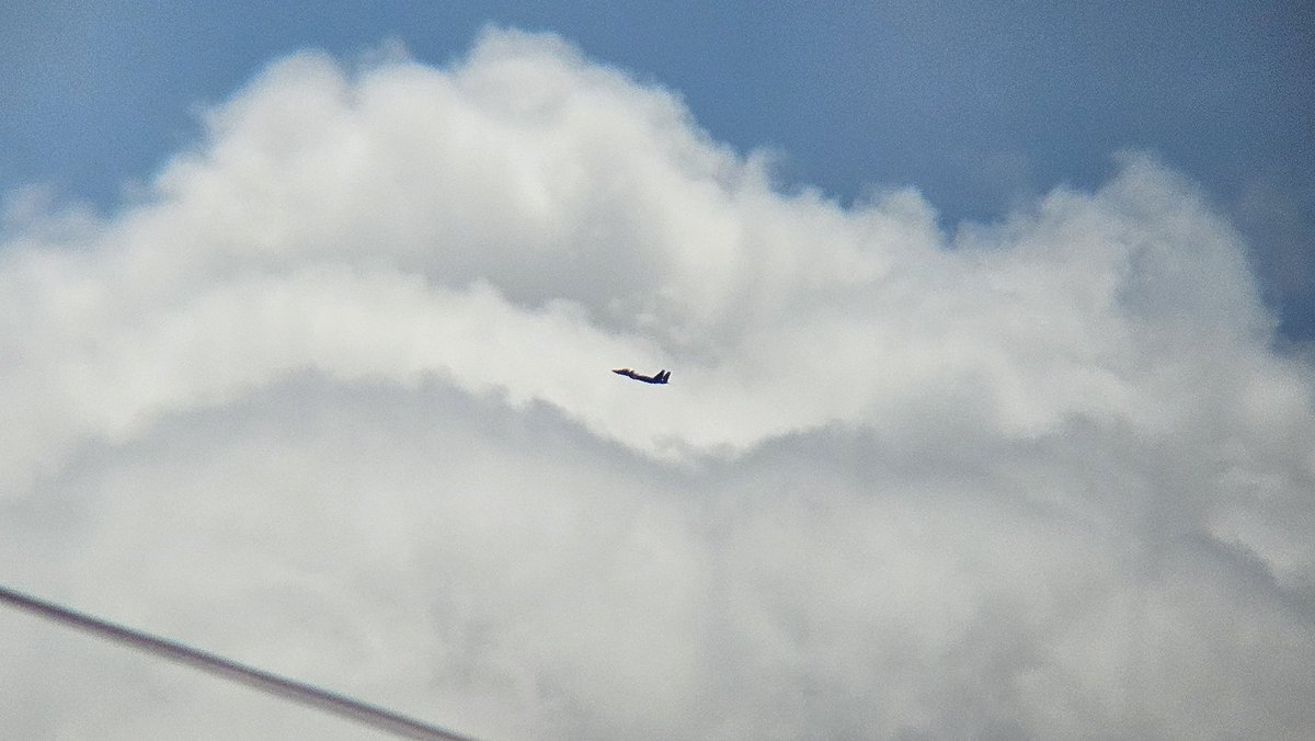 index311525's tweet photo. #シュバルツバルト 近隣上空を
F-15戦闘機が通過✈️

明後日5/31(日)は
#青野ヶ原駐屯地 の50周年記念です！
その為の訓練飛行が現在
5/31の10:00頃も同じく飛行します！ https://t.co/i3FToi1Dtg