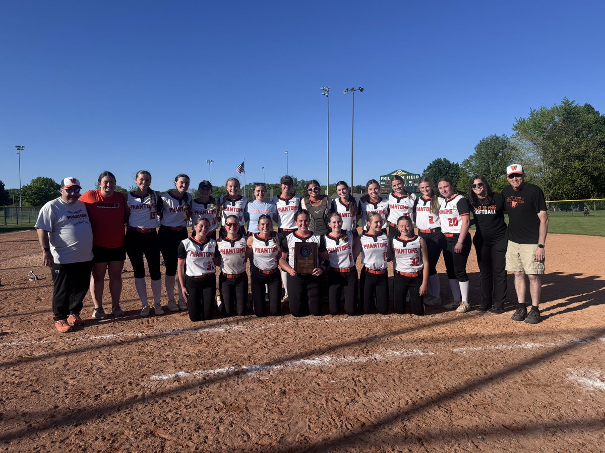 jocelynvieth27's tweet photo. Regional Champs!!! An amazing 1-0 win tonight for @SoftballWDP!! Pitching, catching and defense were on fire!! On to Sectionals! 🥎🔥💪 https://t.co/7cMOXjbnT8