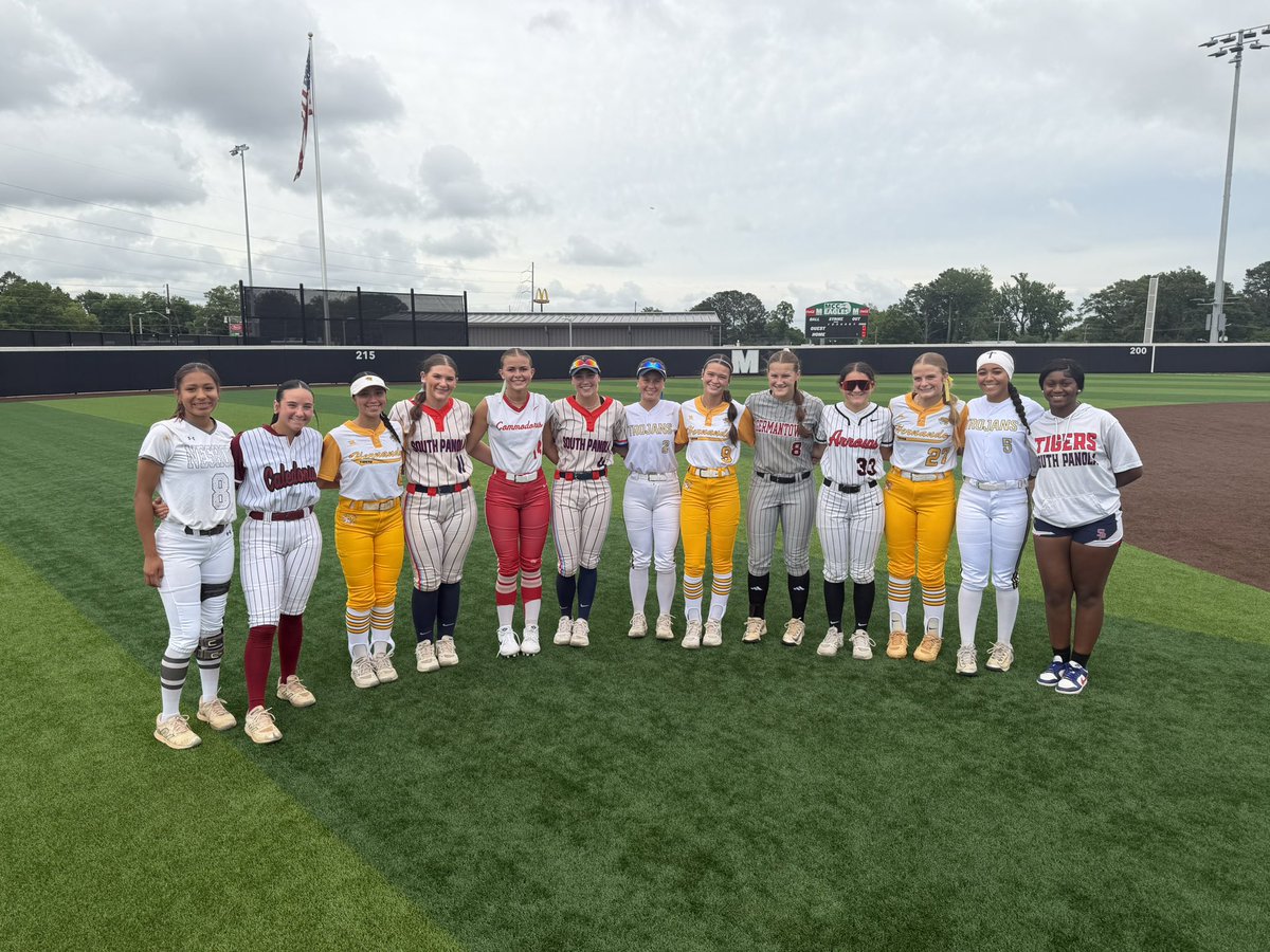NandoSoftball's tweet photo. Lady Tigers are having a blast at the MAC Allstar games! Go Tigers! 🐅 #teamdcs https://t.co/mjydBb919Q