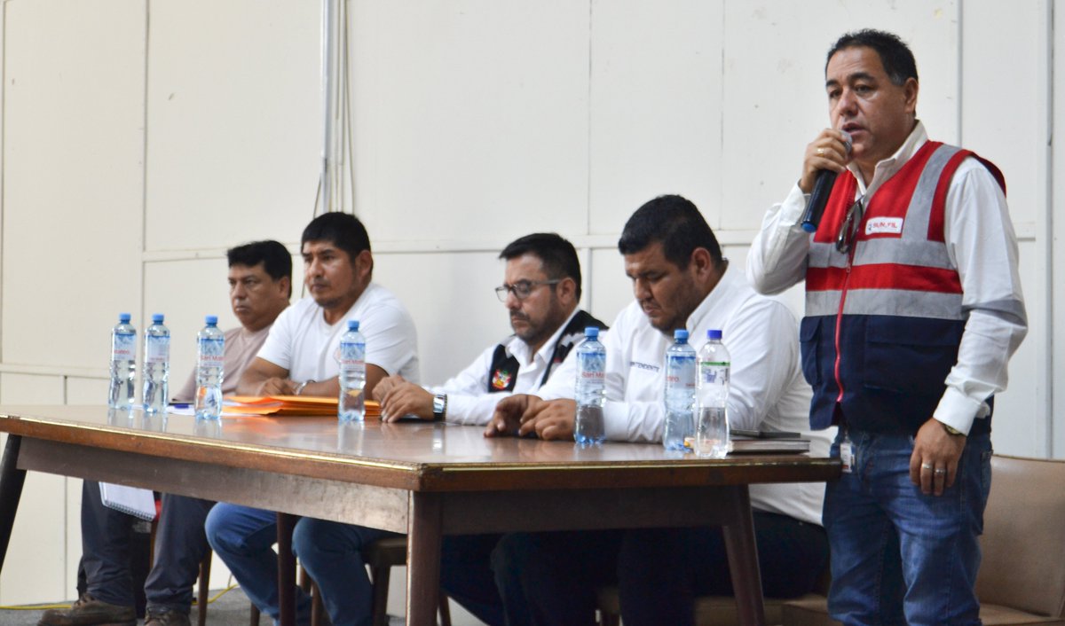 ObrerosShougang's tweet photo. El 13.05, ante decenas de afiliados, dirigentes sindicales de @ObrerosShougang y el congresista @CarlosZeballosC, el Superintendente Nacional de @SunafilPeru, Edgar Vallejos, y el Intendente Regional de Ica, Hugo Tapia, se comprometieron a actuar con transparencia.¿Para cuando? https://t.co/498EOWIj0f