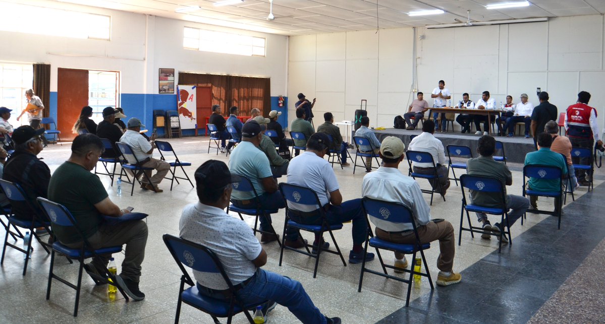 ObrerosShougang's tweet photo. El 13.05, ante decenas de afiliados, dirigentes sindicales de @ObrerosShougang y el congresista @CarlosZeballosC, el Superintendente Nacional de @SunafilPeru, Edgar Vallejos, y el Intendente Regional de Ica, Hugo Tapia, se comprometieron a actuar con transparencia.¿Para cuando? https://t.co/498EOWIj0f