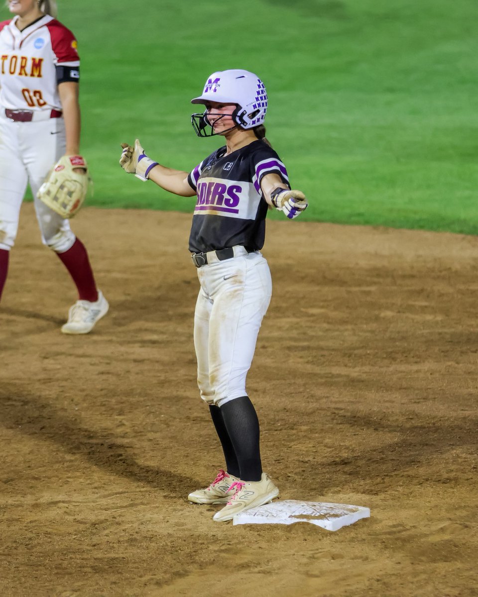 NCAADIII's tweet photo. Salem magic ✨🥎

#WhyD3 | #D3sb https://t.co/f08olq6TkB