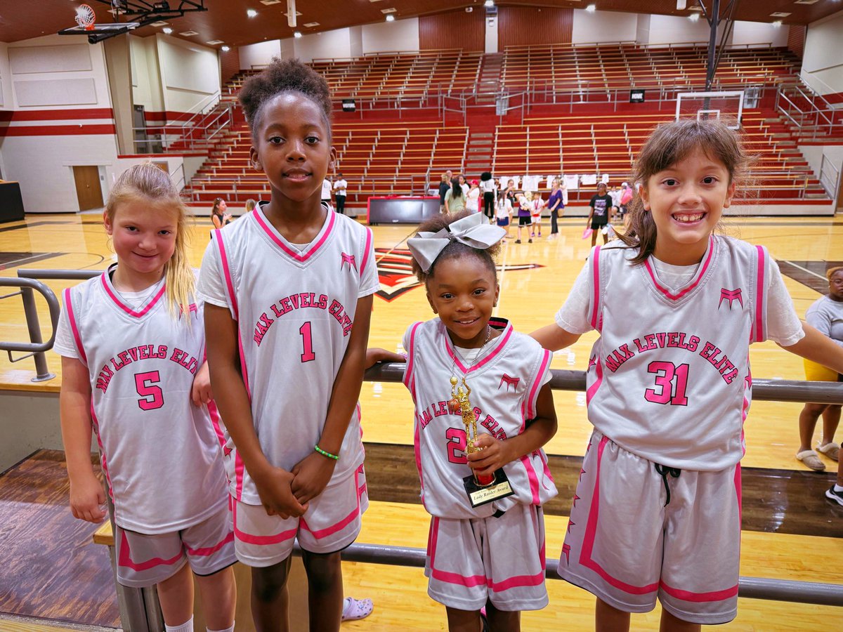 MaxLevelsETXGbb's tweet photo. Future stars in the making! Some of our 3rd/4th grade girls wrapped up camp week at Tyler Legacy today by proudly wearing their uniforms on Jersey Day! They understood the assignment! Big shoutout to these girls for putting in work this week!
#JerseyDayVibes #MaxLevelsElite https://t.co/nqVBnrMQ4c
