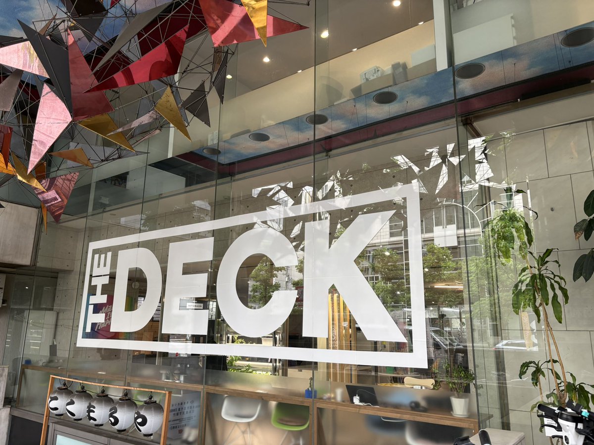 _yumeP_'s tweet photo. 先日大阪の展示会終わりにTheDECK( @thedeck_jp )さんでお仕事💻

これほどまでに多国語が飛び交ってるコワーキングははじめてだったけど、
#デジタルノマド が集う世界と繋がるコワーキングと聞いて納得👏🏻

コミマネの方とまさかの橿原繋がり😂
ありがとうございました！また利用させてください！ https://t.co/1mwubFGeDN