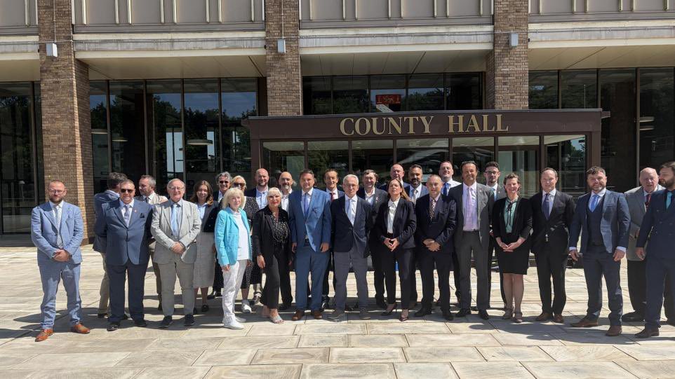 LondonReformist's tweet photo. 🚨 BOMBSHELL NEWS: COUNTRY FIRST BEFORE PARTY! 🔥 

NIGEL FARAGE’s Reform UK and RUPERT LOWE’s  Great Yarmouth First form shock alliance - delivering an effective majority on Norfolk County Council to put Norfolk residents first.

Despite public rows, councillors unite to AX net zero lunacy and scrap wasteful political roles on day one.

40 seats + real partnership = PEOPLE FIRST OVER POLITICS. 

🇬🇧 COUNTRY FIRST BEFORE PARTY: Change is here. ➡️🩵💪