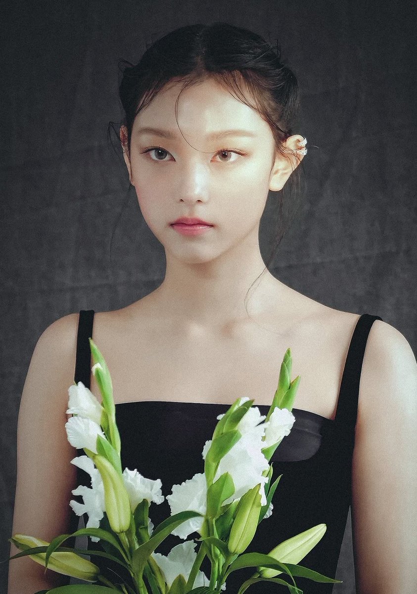 haerinlune's tweet photo. I just know Dior misses Haerin https://t.co/Qvb2k6Wn2D
