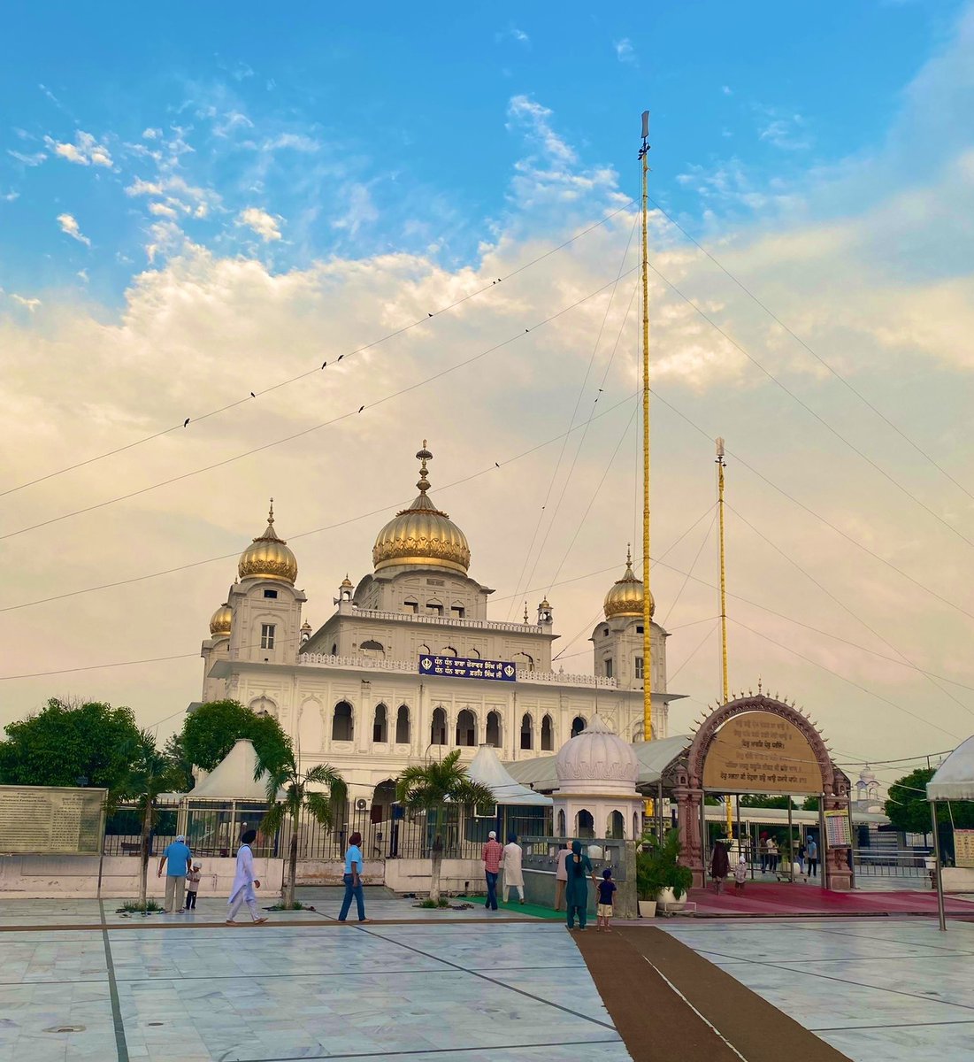 ShubhdeepS86319's tweet photo. ਨਾ ਓਹਿ ਮਰਹਿ ਨ ਠਾਗੇ ਜਾਹਿ।।
ਜਿਨ ਕੈ ਰਾਮੁ ਵਸੈ ਮਨ ਮਾਹਿ।।
#ਵਾਹਿਗੁਰੂ_ਜੀ 🙏🙇🏻‍♂️
#ਮਾਂ_ਬੋਲੀ_ਪੰਜਾਬੀ #Sikhs https://t.co/wtbQdEXsN0