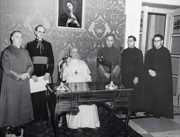 Daily Pope Pius XII tweet media