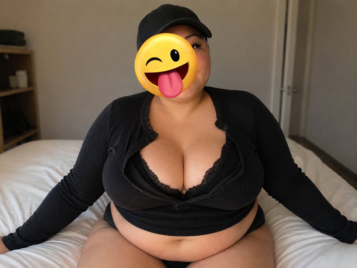 PatMils's tweet photo. Con bra, se ven más grandes, y si, la foto tiene filtro para disminuir arrugas jajajajaja 🔥🔥🔥🔥 https://t.co/1LZoxnJwcl