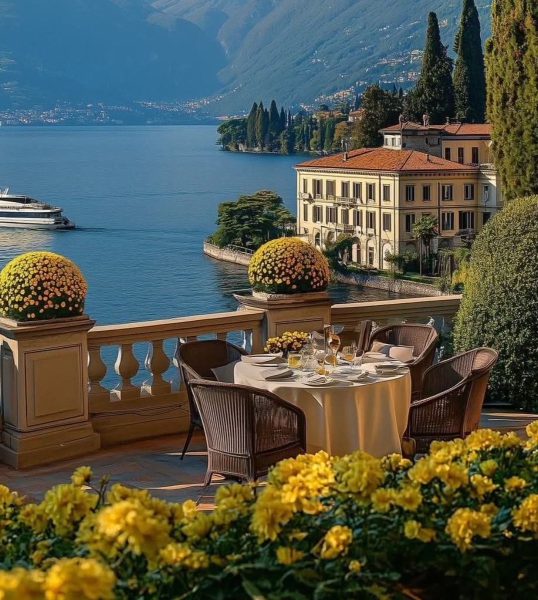 travelgirl_love's tweet photo. 【予算15〜28万円】（3泊4日）

🇮🇹コモ湖・イタリア

山に囲まれた湖と、
クラシックな街並みが美しすぎる大人リゾート✨

湖沿いカフェでゆっくりしたり、
ボートで小さな町を巡る時��が本当に贅沢…。

ミラノから電車で行けるのに、
想像以上に非日常感ある穴場スポット🌿 https://t.co/Y9GVrHzgjC