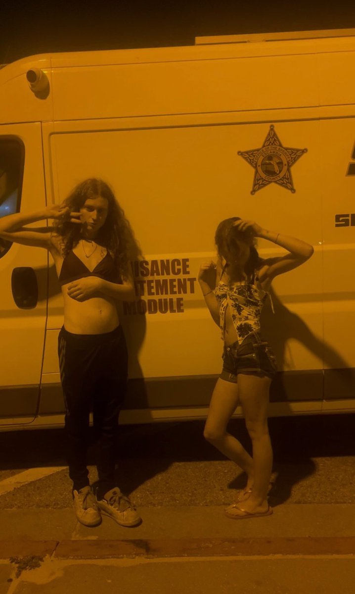 rawzzlyn's tweet photo. just a couple of white bitches doing coke at the beach https://t.co/gABMNNfxRZ