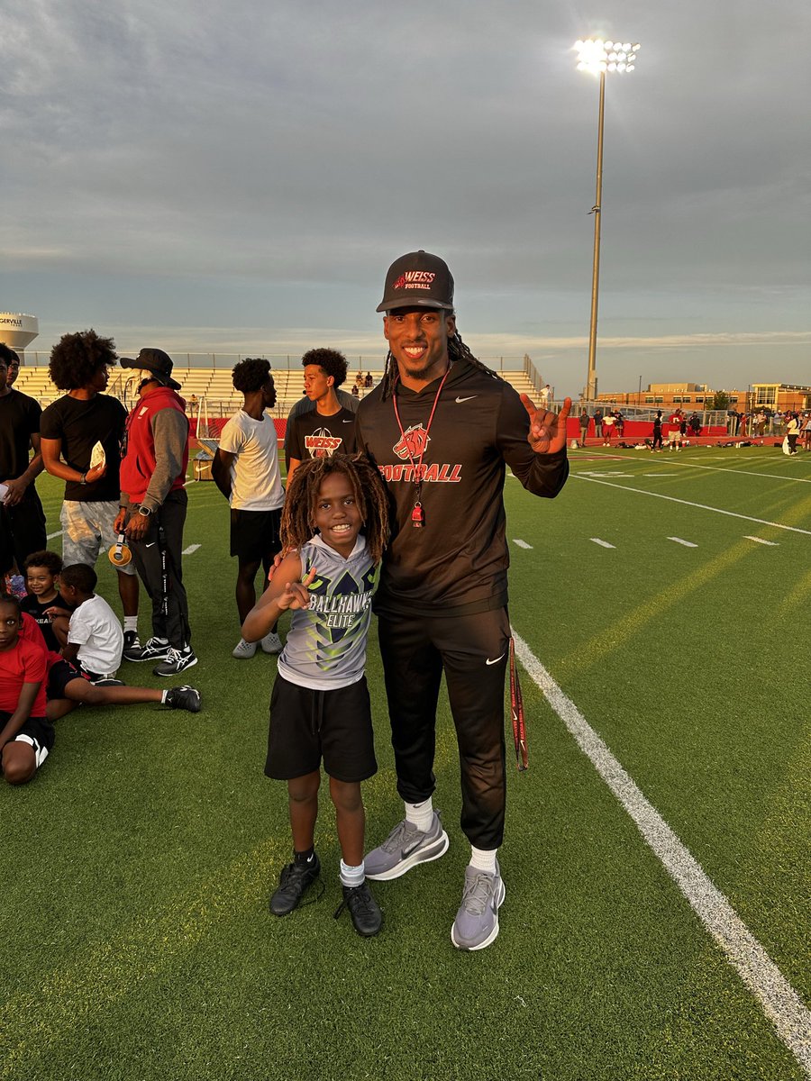 WeissFootball's tweet photo. Thank you to all of the future wolves that showed up tonight  and Shout out to these  campers of the Day!! #nWo 🐺🔴⚫️ https://t.co/O8XjB5Jxgr