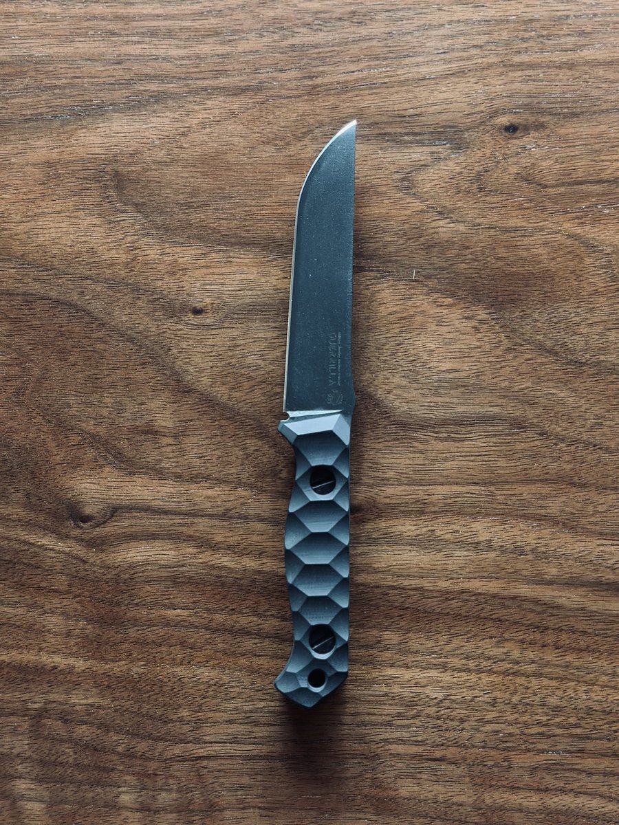 riguo_knives's tweet photo. ISZ マジドス再販！

5月29日金曜　18:00〜
販売サイト: https://t.co/k4ymQJJTRR

GUERRILLA（ゲリラ）ブランドで活躍中の“ガスマスクマンオリジナルナイフ

圧倒的硬度と切れ味を誇るZ-Tuffブレード

#isz
#guerrilla
#ガスマスクマン
#マジドス
#riguo https://t.co/KFGdRwQwdg
