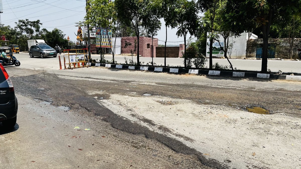 hanwar444's tweet photo. @Ponnam_INC Sir, potholes on the Osmansagar - Shankarpally road needs attention as this is creating trouble for LMVs. https://t.co/WiRKoLni1W