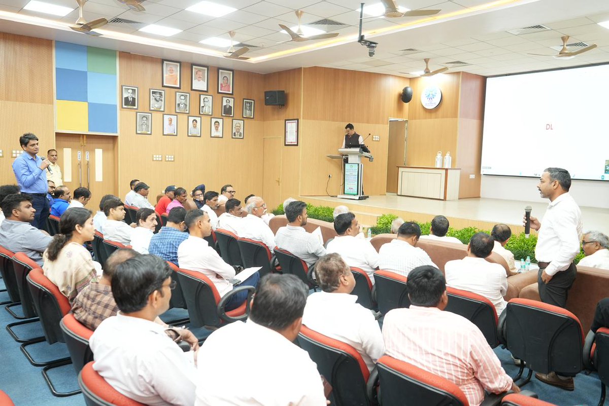 suniloweb's tweet photo. NPC, New Delhi organized Stakeholders Consultation Workshop under Aroma Mission study at CSIR-CIMAP, Lucknow. It brought together scientists, farmers, industry partners, processors &amp; others to discuss progress, challenges, and future opportunities in aroma-based agro-technologies https://t.co/pPy5QyGrio