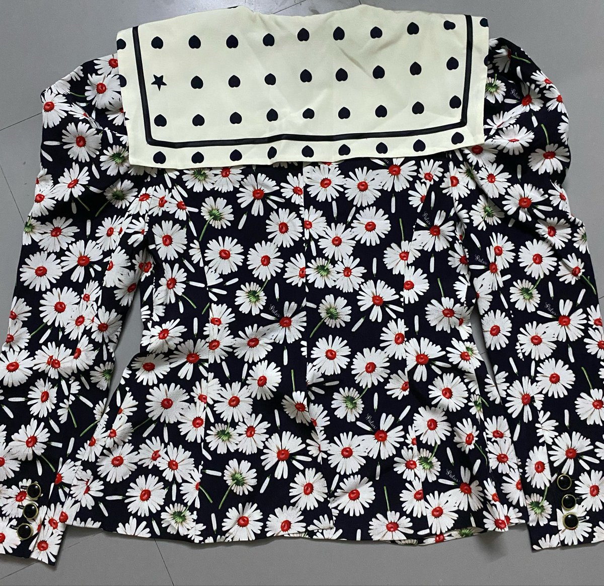 APhnisaa's tweet photo. 🌼 WTS SRETSIS Once Upon A Time Jacket - Black Daisy 🌼
✨ New with Tag ไม่เคยสวมใส่
✨ Size US2 / 36
✨ ป้ายและแท็กครบทุกชิ้น
✨ สภาพ 100%
💰 ราคาเต็ม 17,500฿
🏷️ ขาย 4950 ฿ (ต่อรองได้)
📦 ส่ง Flash / Kerry
สนใจ DM ขอรูปเพิ่มเติมได้ค่ะ
#Sretsis #เสื้อผ้าแบรนด์เนม #เสื้อผ้ามือสอง https://t.co/vxUhiqCxmH