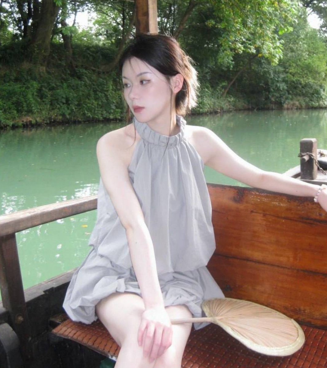 BTCchigua's tweet photo. #清纯反差 #恶意泄密 #BTC吃瓜站 #自拍偷拍 #情侣泄密 浙江宁波女大学生极品反差骚母狗，跟前男友性爱视频曝光，外表清纯优雅，在床上穿上各种极致反差情趣内衣，黑丝勾引男友大吊调教母狗 @XXY177  @btc_jx https://t.co/DpnIJ5hfcW