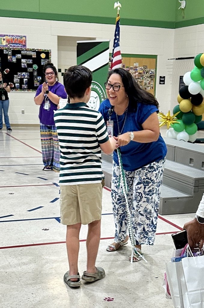 SchertzES's tweet photo. Our 4th graders celebrated their “senior” year at Schertz in the best way possible! 🎉🌺 From the early morning parade to awards and a fun-filled luau, it was the perfect way to honor an amazing group of students and close out a fantastic school year. https://t.co/nFOX7jZJsF