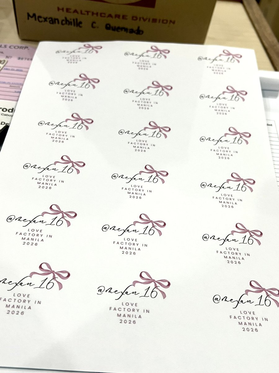mexan16's tweet photo. Yung nasa work ka, pero para sa freebies inaatupag mo. 😅🎀🫶🏻✨

#김선호 #KimSeonHo #Love_Factory #LOVE_FACTORY_ASIATOUR  
#KimSeonHoInManila2026 https://t.co/OLr8anYuhG