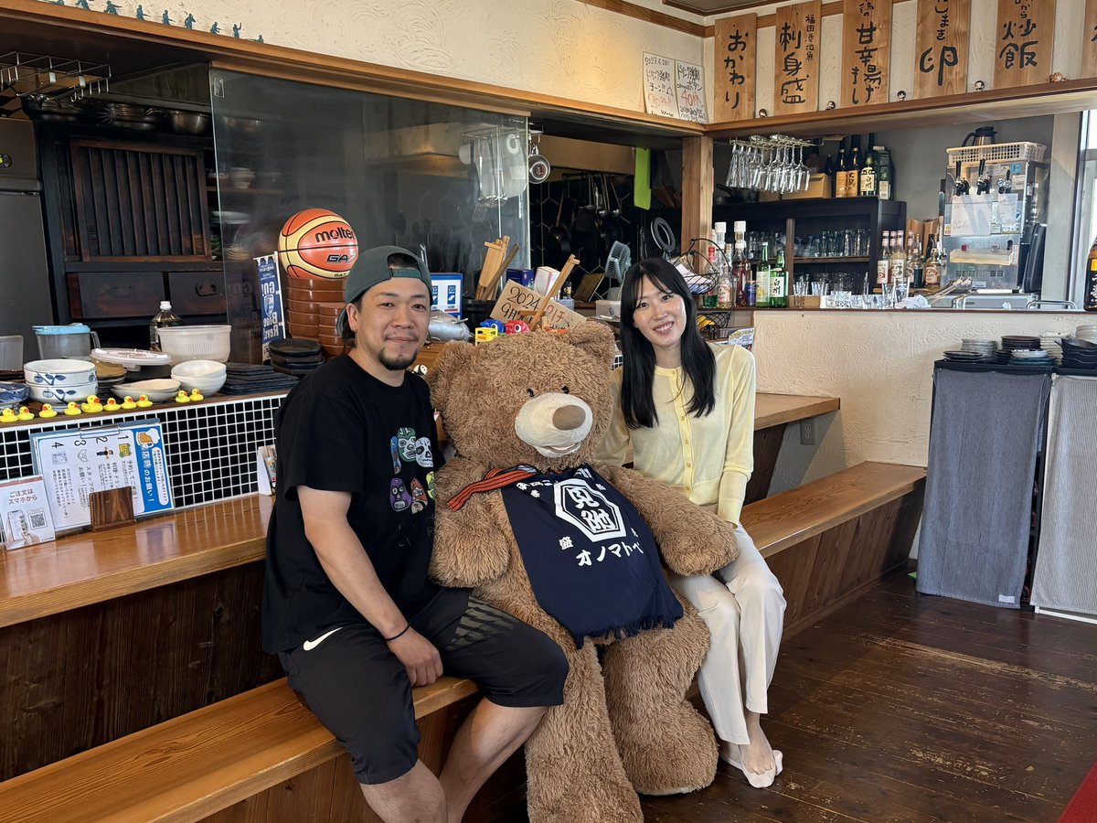 goingmywest's tweet photo. 磐田まちめぐりスクーピー🚙

磐田市見付 「見附オノマトペ」から
店長・望月涼介さんとお届けしました！

元接骨院をリノベーションした居酒屋🏮

好き嫌いのリクエストに合わせて即興で
メニュー提供🍻

望月さんの人柄もあり、友達の家みたいに落ち着くお店でした☺️🏠

#まいうえすと
#おしお https://t.co/PYkFonz9nk